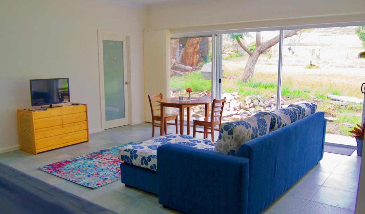 Back Valley Farmstay Bed And Breakfast 维克多港 外观 照片